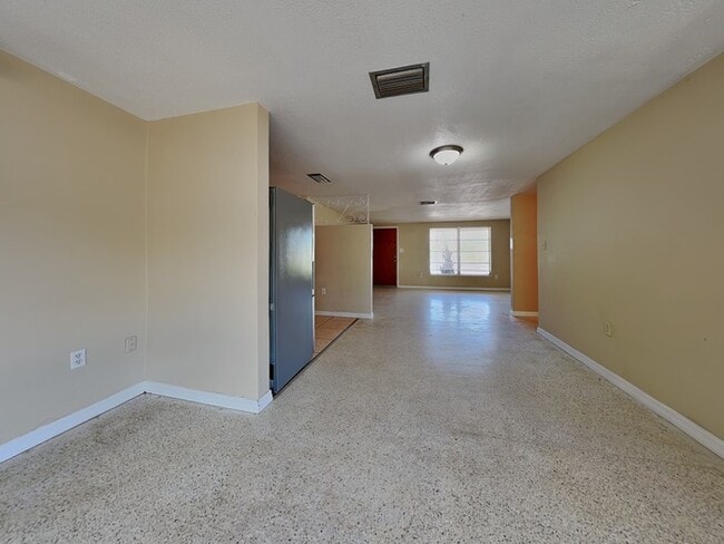 Building Photo - 10632 Laburnum Dr