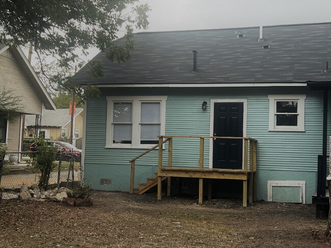 Building Photo - 715 W Hollywood Ave