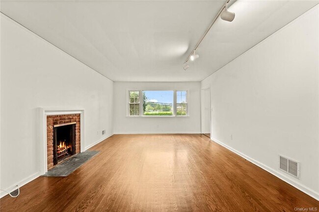 Building Photo - 47 Hommocks Rd