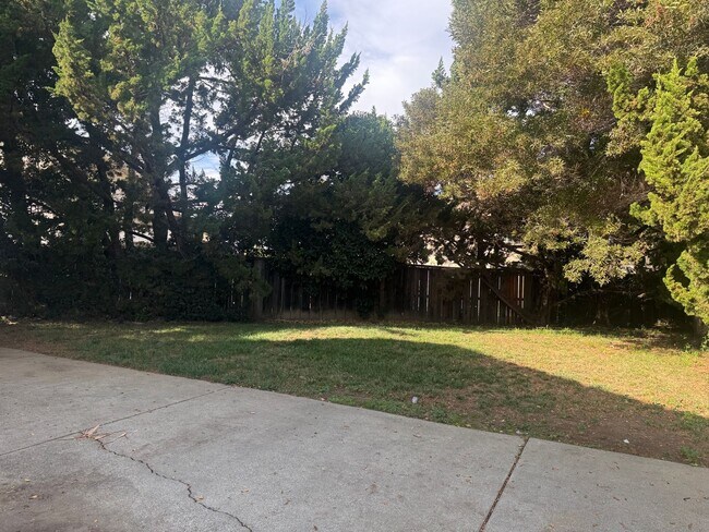 Building Photo - 191 Merlot Ct