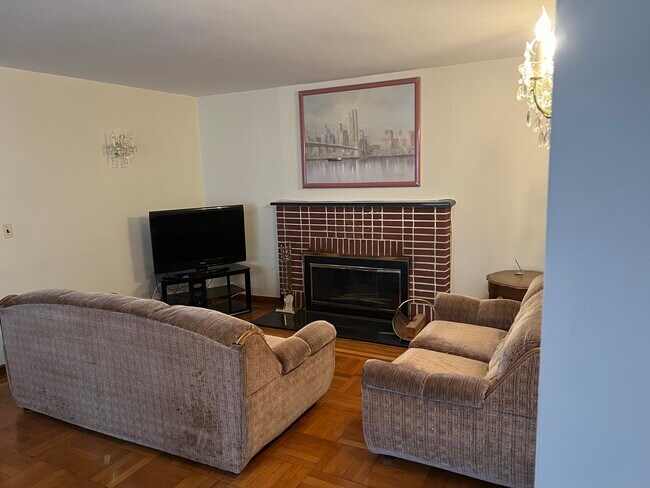 Living room - 314 N Fulton Ave