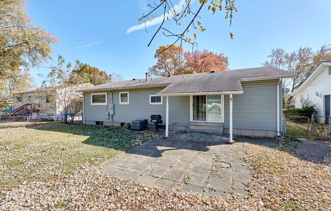 Building Photo - 2365 N Pointe Ln