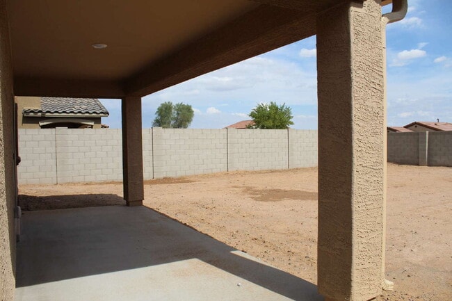Building Photo - "Spacious 4-Bedroom with 2.5 Baths availab...