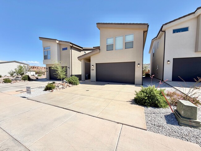Building Photo - Beautiful 3 bed 2.5 bath Home!