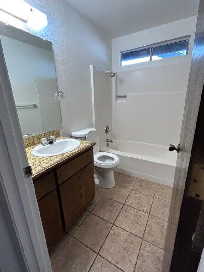 Building Photo - MOVE IN SPECIAL!!! $250 OFF FIRST MONTH'S ...