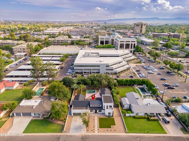 Building Photo - 4421 E Earll Dr