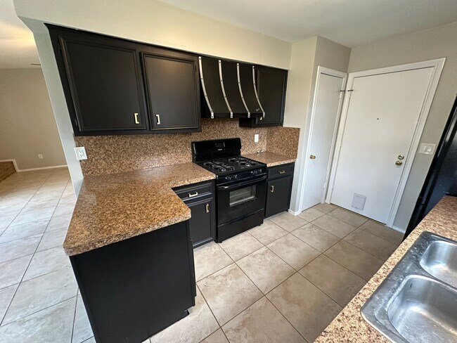 Building Photo - 12101 Scissortail Dr