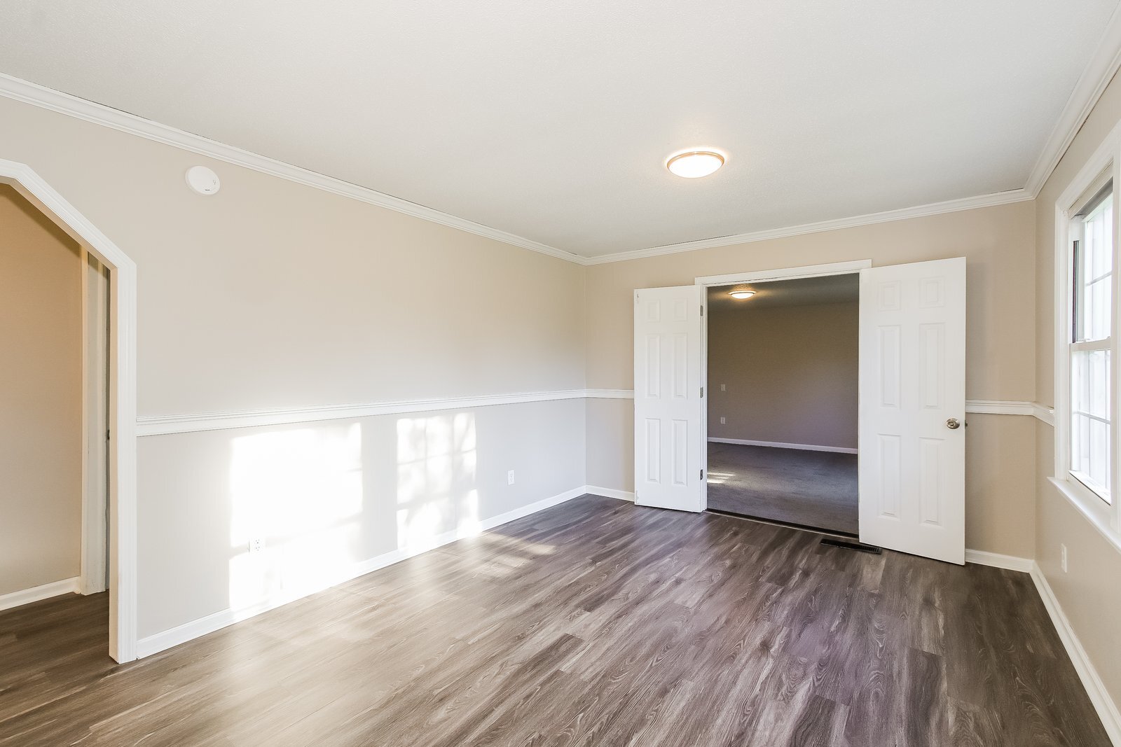 Building Photo - 4378 Saxon Dr