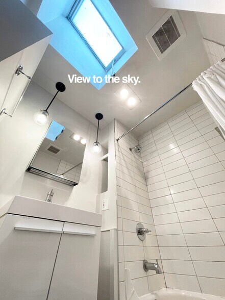 Building Photo - 5124 NE 35th Pl