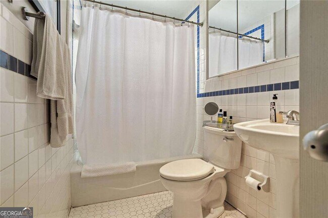 Building Photo - 2056 Arlington Ave NE