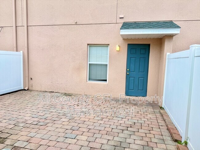 Building Photo - 16752 Cedar Crest Dr