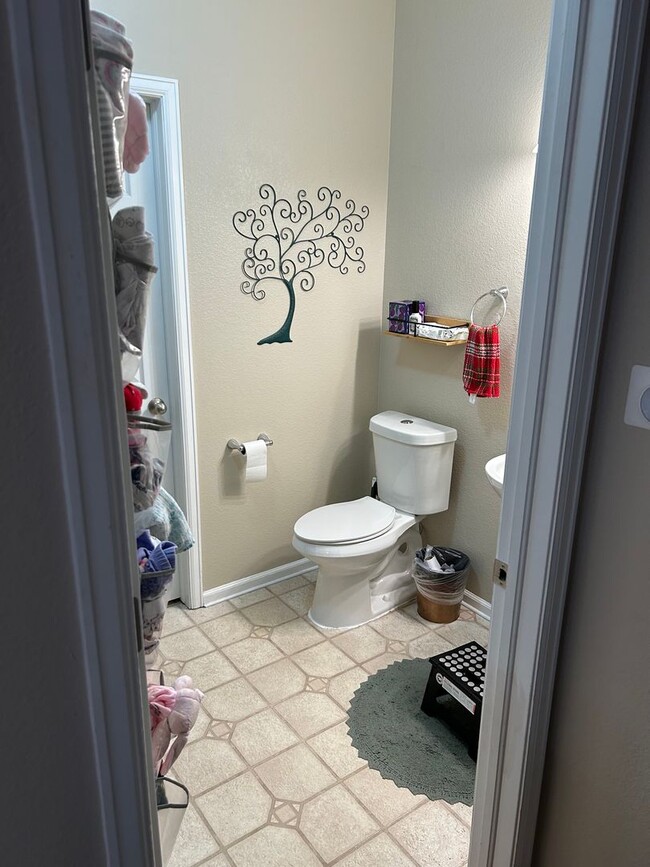 Building Photo - Rare 4BR End-Unit in Northpark with Finished Basement and 2-Car Garage