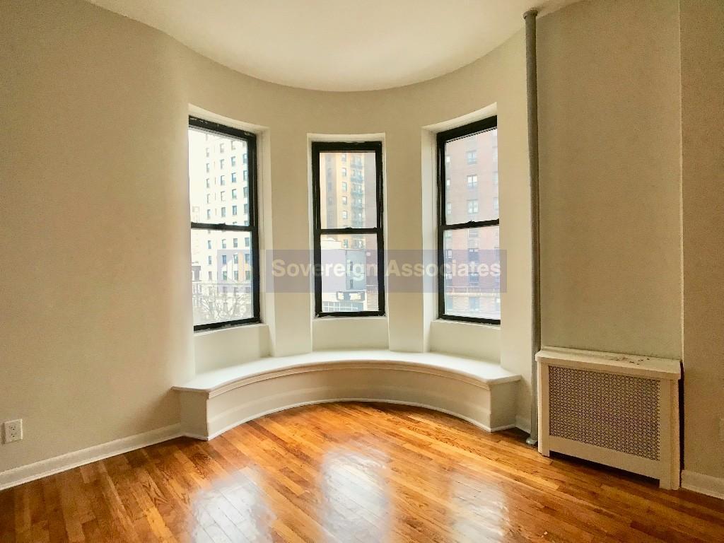 Building Photo - 240 W 104th St