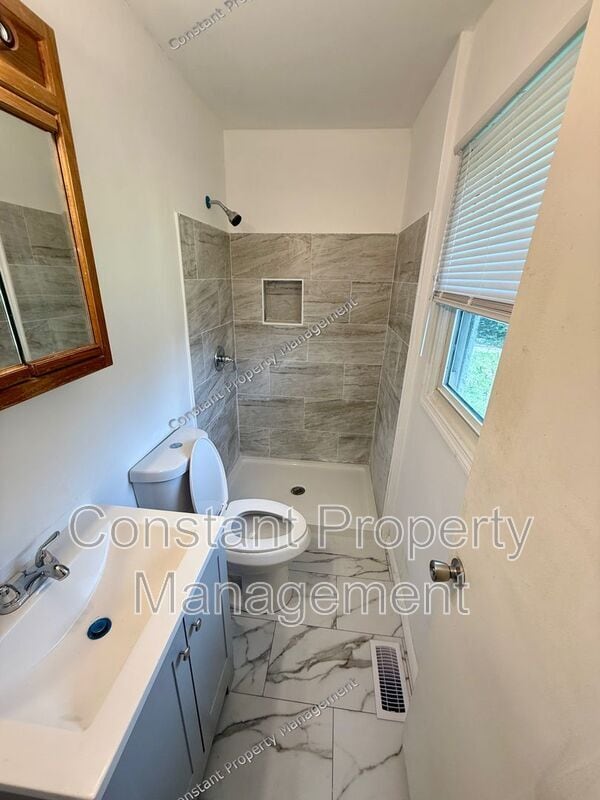 Building Photo - 3343 O'Hara Dr N