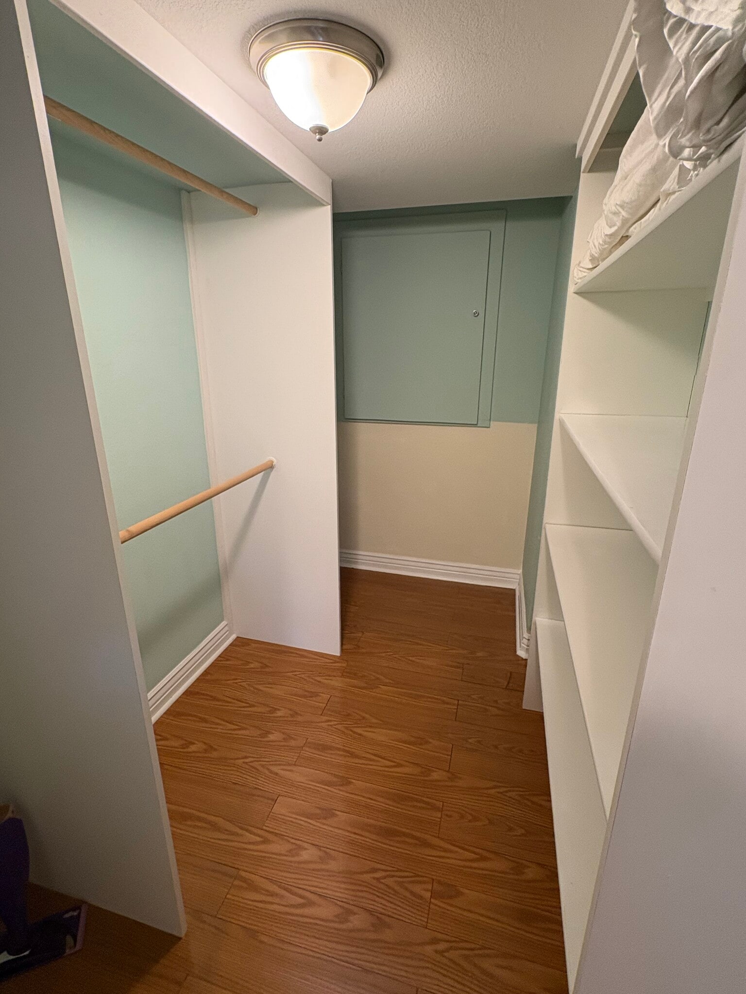 Walk-in Closet - 11666 Osceola St