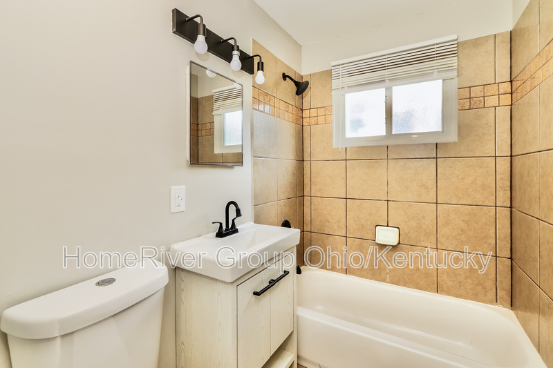 Building Photo - 2921 Garey Ln