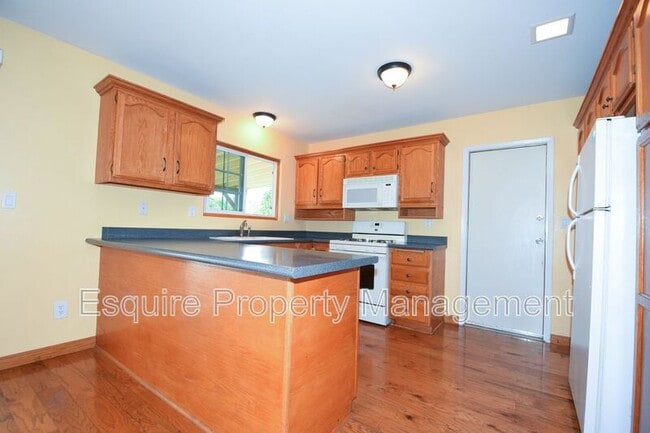 Building Photo - 730 Jay Ave