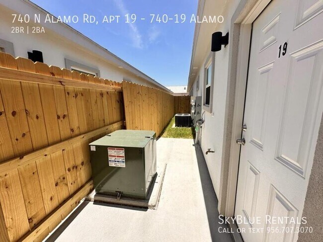 Building Photo - 740 N Alamo Rd