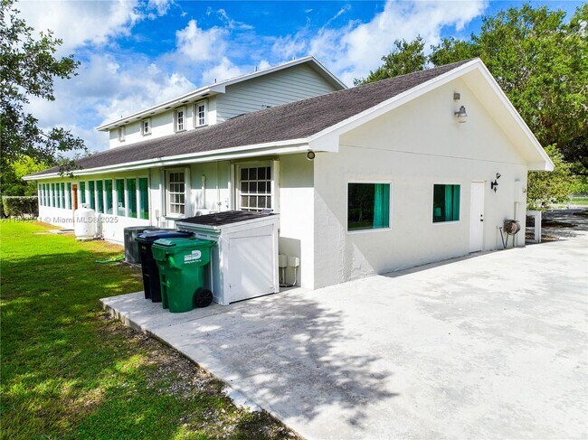 Building Photo - 24545 SW 192nd Ave