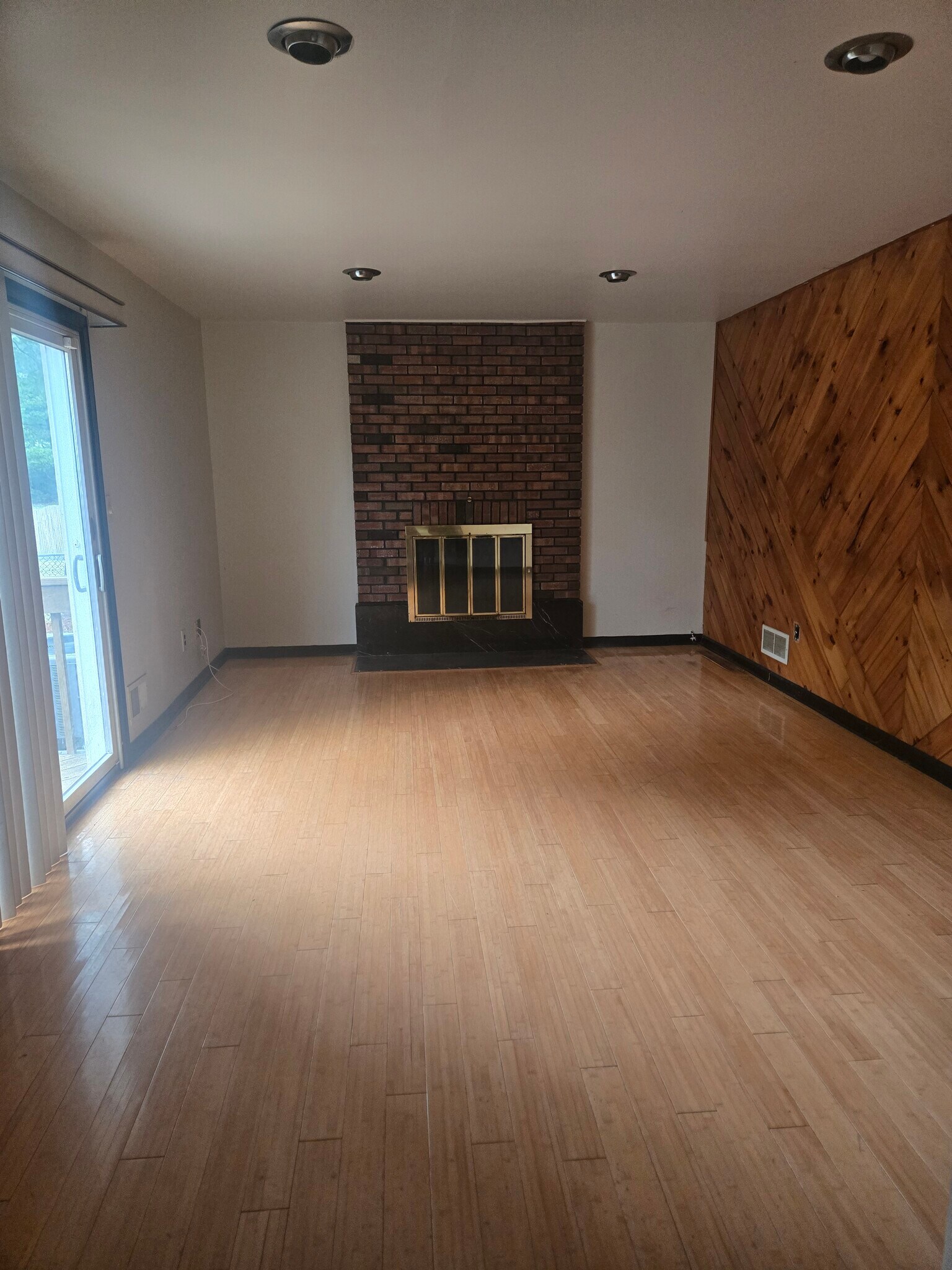 Building Photo - 15 Cardinal Ct