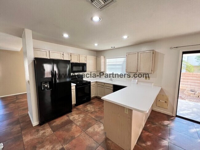 Building Photo - NW Three Bedroom/ 2 1/2 Bath Home