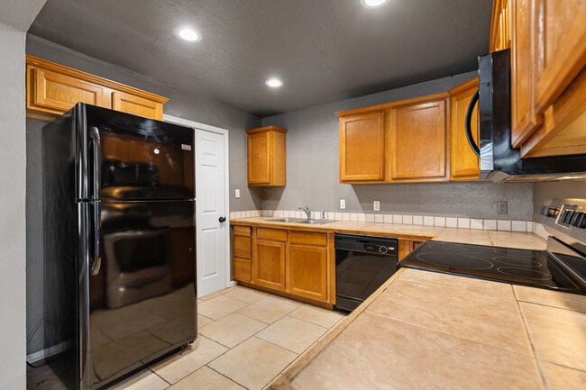 Building Photo - 3221 NW 39th Terrace