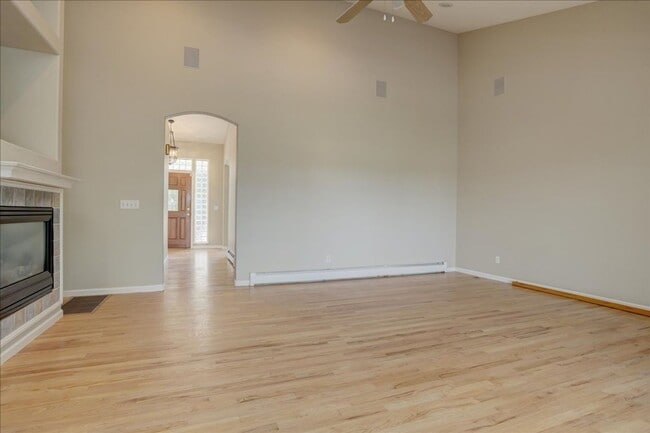 Building Photo - Amazing Custom Ranch with Privacy and Spra...