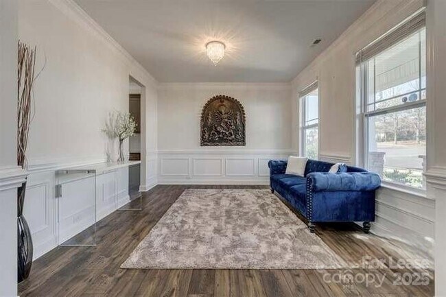 Building Photo - 6299 Artigas Dr