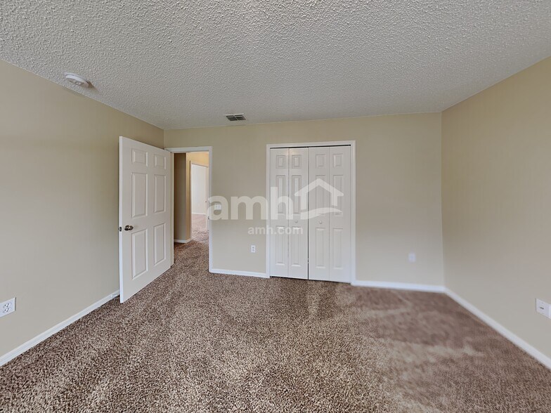 Building Photo - 30500 Birdhouse Dr