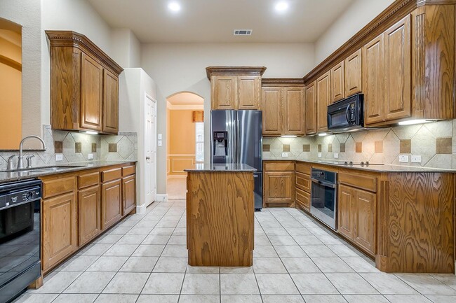 Building Photo - Amazing Well Maintained 3 Bedroom, 2 Bath Home in Euless Gated Community- 76039- Grapevine-Colley...