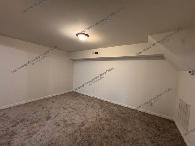 Building Photo - 612 Essington Pl