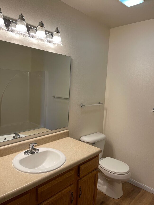 Building Photo - 16830 Huntington Ln