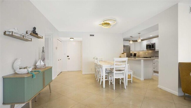 Building Photo - 3430 Galt Ocean Dr