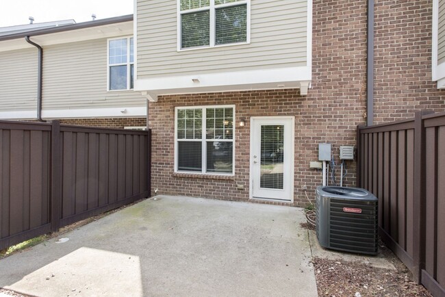 Building Photo - Beautiful Park At Melrose Townhome