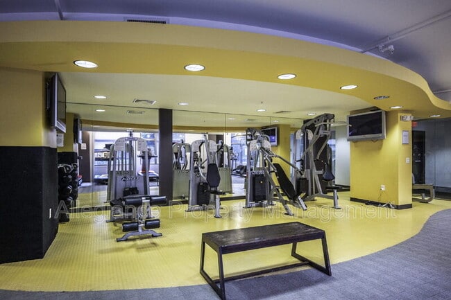 Building Photo - 3600 S Glebe Rd