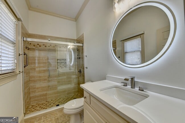 Building Photo - 8910 Pinehurst Cove