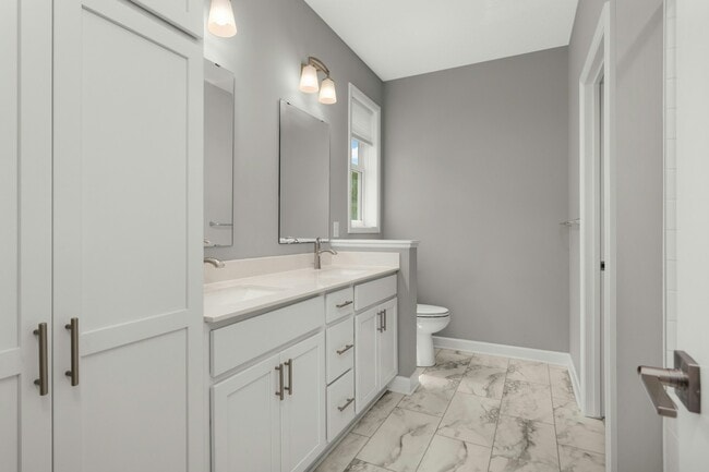Building Photo - 6218 Tamarack Ln