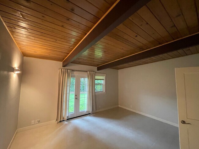 Building Photo - Spacious 4 Bed / 3 Bath Remodeled Rambler | Large Yard + Outbuildings + Minutes to Marina Desirab...