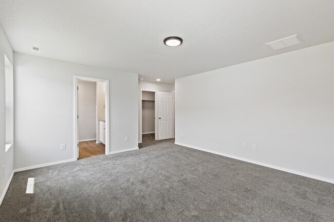 Building Photo - 12383 Genevieve St