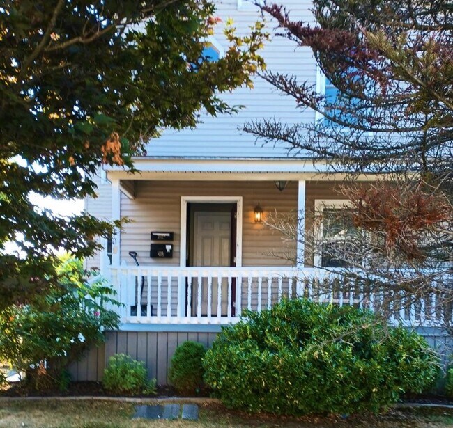 2 Family with sleepy front porch - 706 Rathbun St