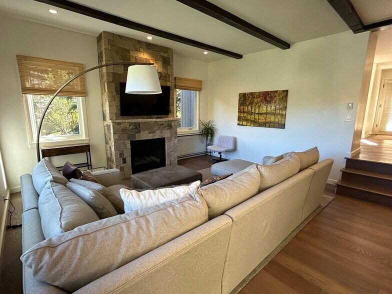 Building Photo - 100 Meadow Ranch Dr