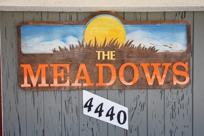 Building Photo - 2 Bedroom Condo Available at The Meadows