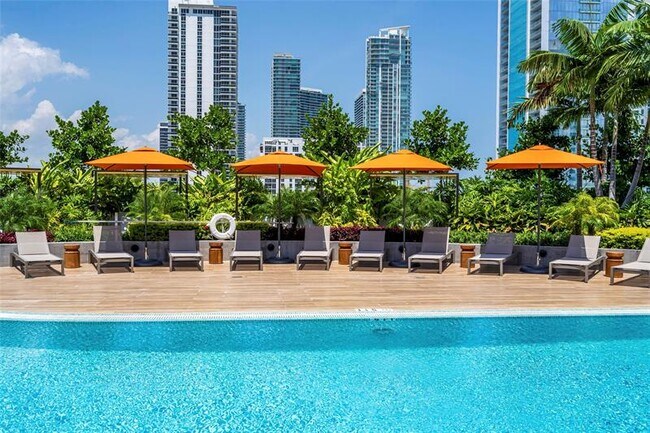 Building Photo - 700 NE 24th St