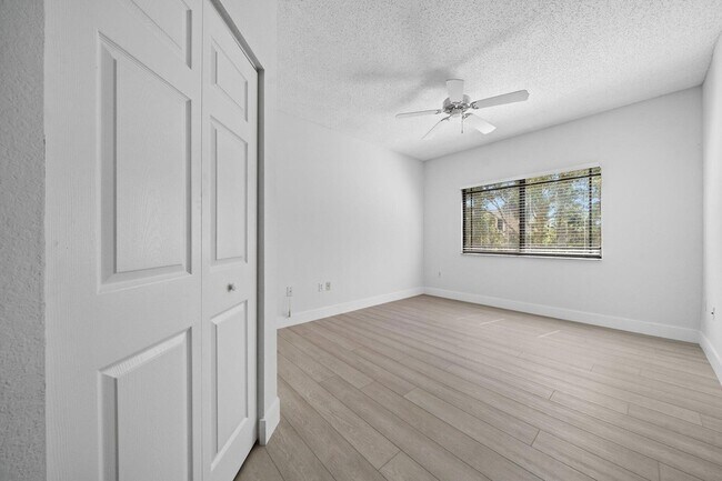 Building Photo - 3020 Alcazar Pl