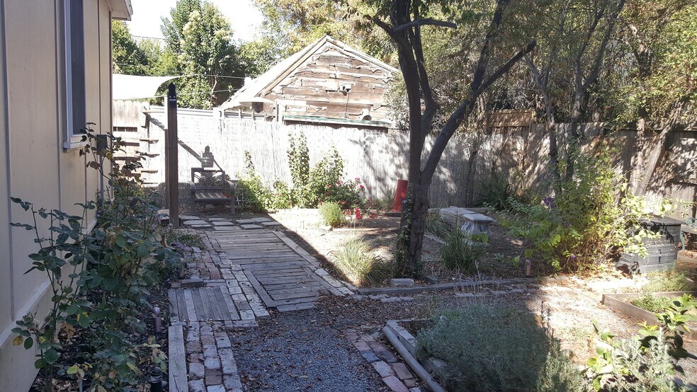 Building Photo - 663 Rose Ave