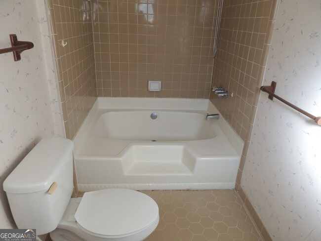 Building Photo - 492 Stonemill Manor