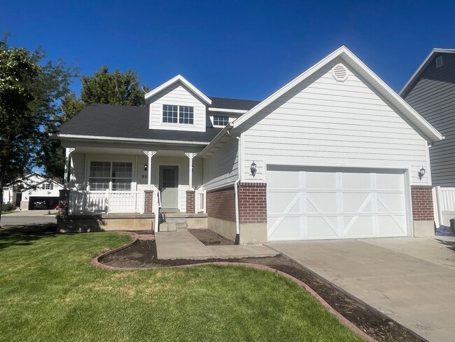 Primary Photo - Beautiful 2 story for rent in Farmington(S...