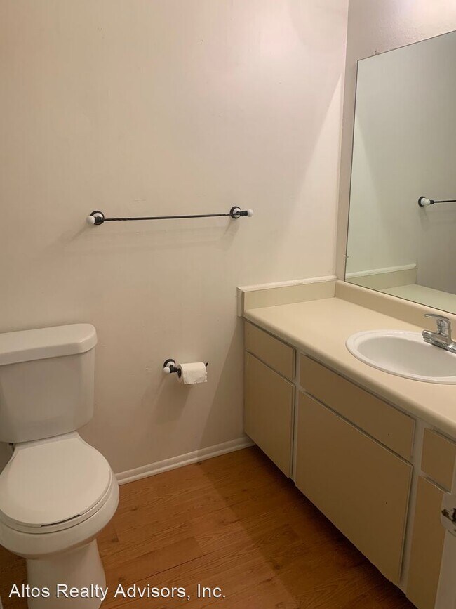 Building Photo - 3 br, 2 bath House - 2300 E Geddes Ave #H
