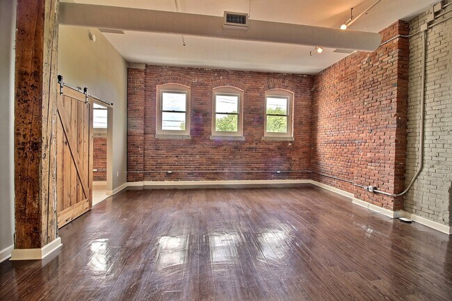 Building Photo - 2220 Superior Via