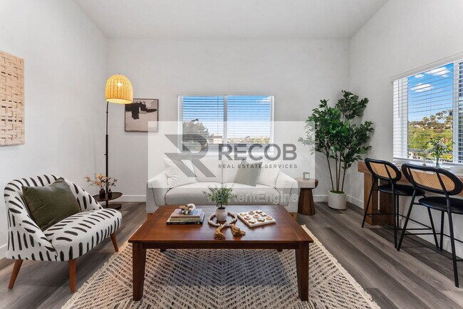 Building Photo - 832 Desty St